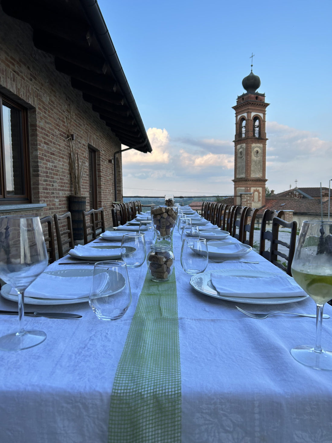 Un incontro personale con il Roero: svelando i segreti del paradiso vinicolo del Piemonte attraverso i miei occhi